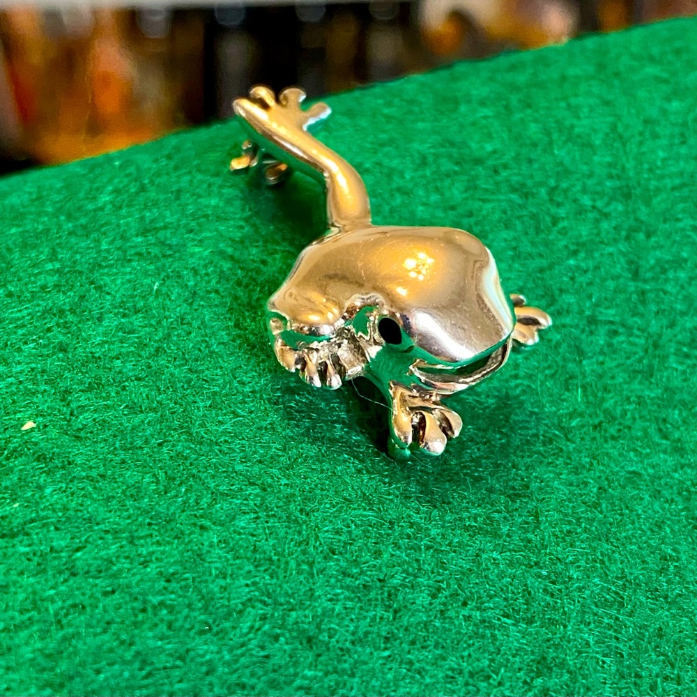 Silver frog brooch